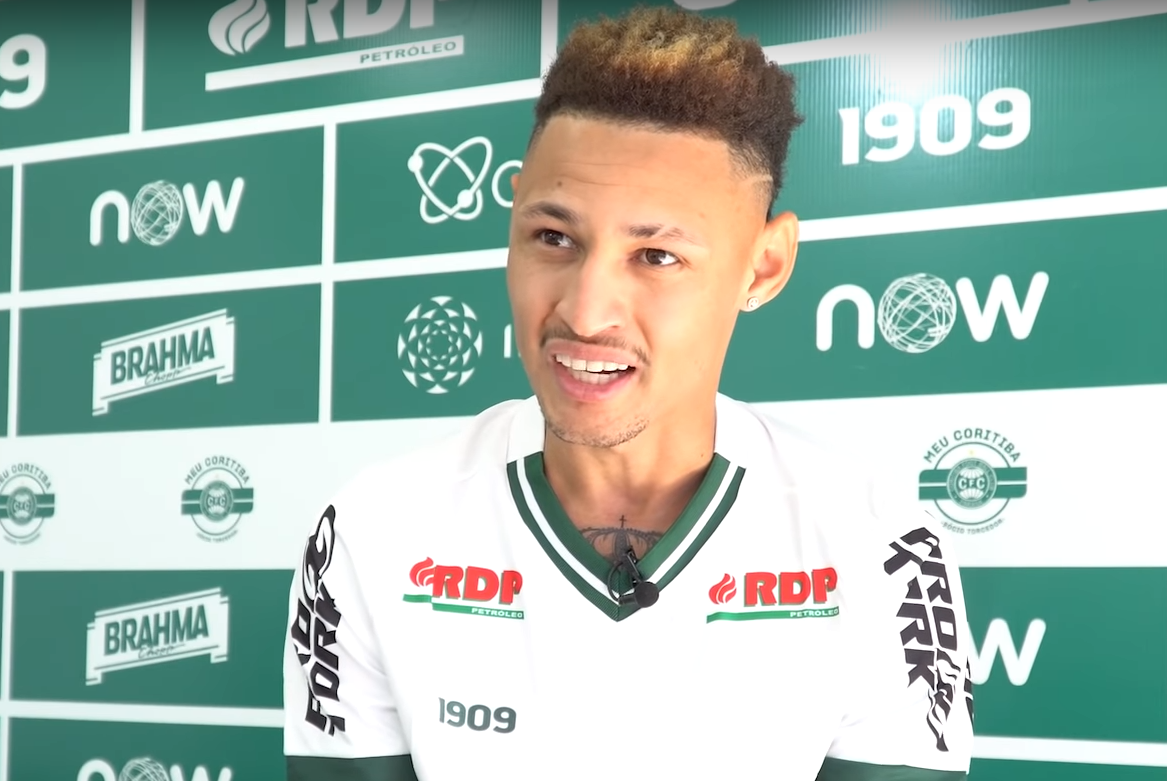 Coritiba oficializa atacante ex-Santos e São Paulo: ‘Vim para dar o meu melhor’