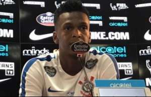 Jô vibra com gol em reestreia: 'No Corinthians, a entrega tem que ser maior'