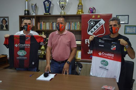 Depois de abrir votação na internet, time do Norte apresenta novo técnico