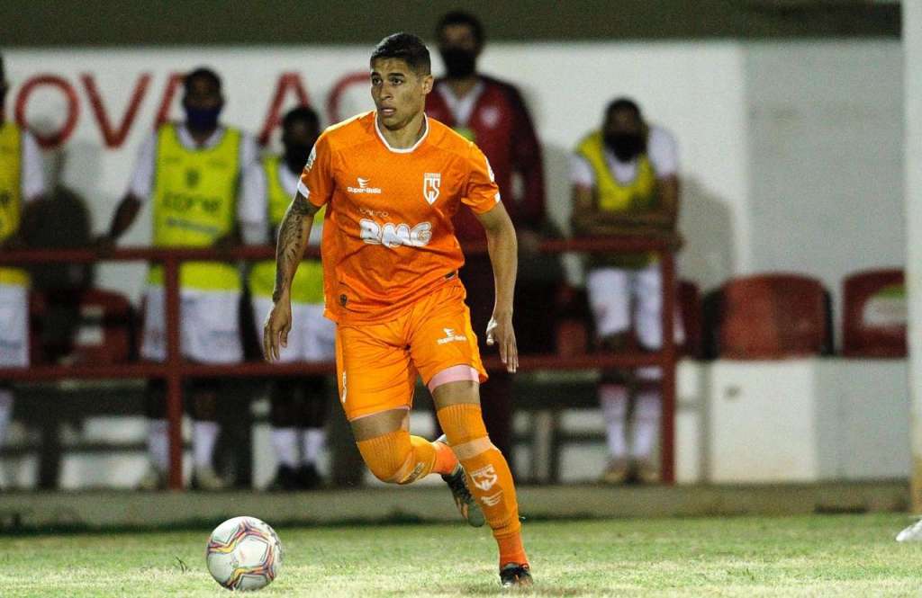 Atacante do Coimbra celebra vitória em jogo decisivo: 