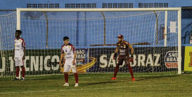 ‘Goleiro de boné’ esquece Pernambucano e foca na Ponte Preta e na Série D