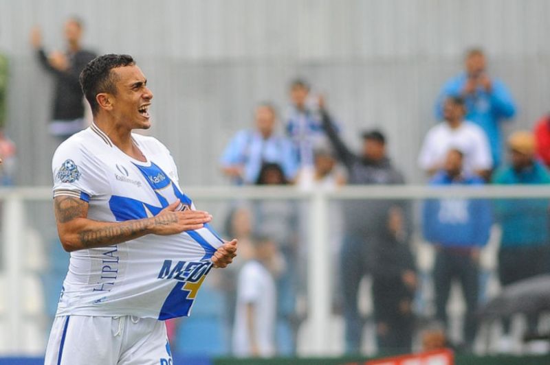 Série B: Náutico se aproxima de destaque do Água Santa e ex-volante do Vasco