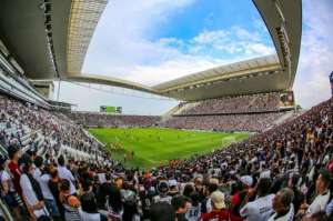 'Vai ficar sem estádio, hein?', brinca presidente da Caixa sobre Arena Corinthians