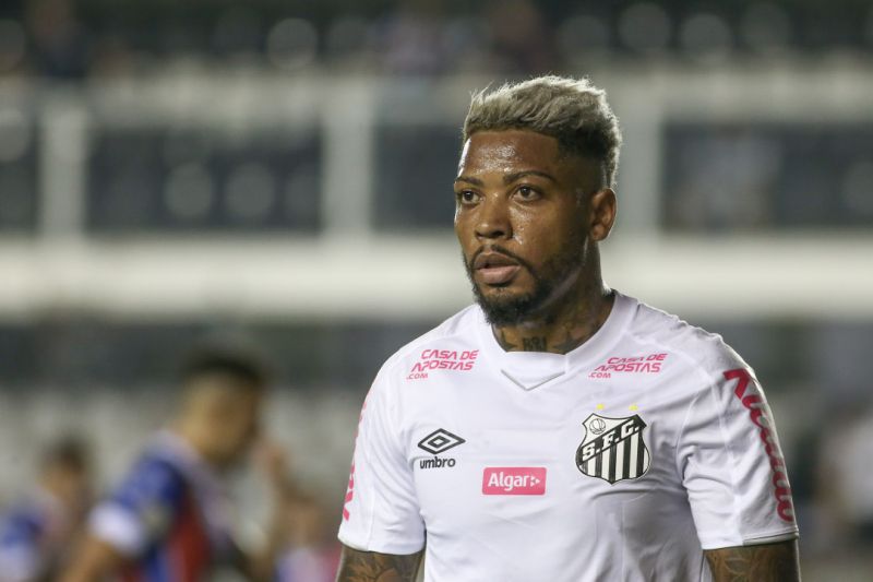 Marinho desabafa após ser alvo de racismo. Assista o vídeo emocionado do jogador