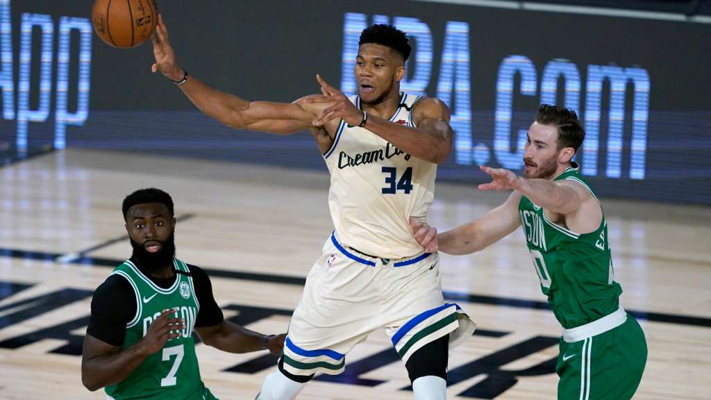 NBA: Giannis Antetokounmpo brilha e comanda triunfo dos Bucks sobre o Celtics