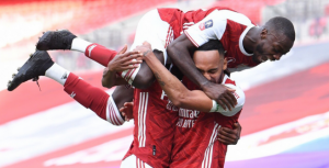 COPA DA INGLATERRA: Aubameyang faz dois, Arsenal bate Chelsea e fatura título