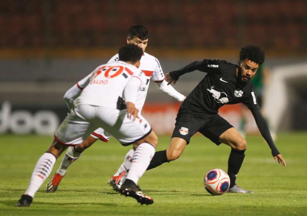 A partida disputada no Estádio do Canindé foi equilibrada