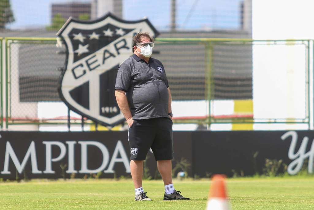 Guto Ferreira pediu pés no chão aos jogadores do Ceará