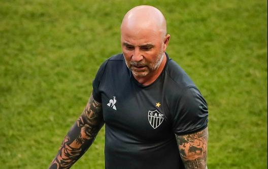 Sampaoli se irrita com vitória apertada do Atlético: ‘É um processo de evolução’