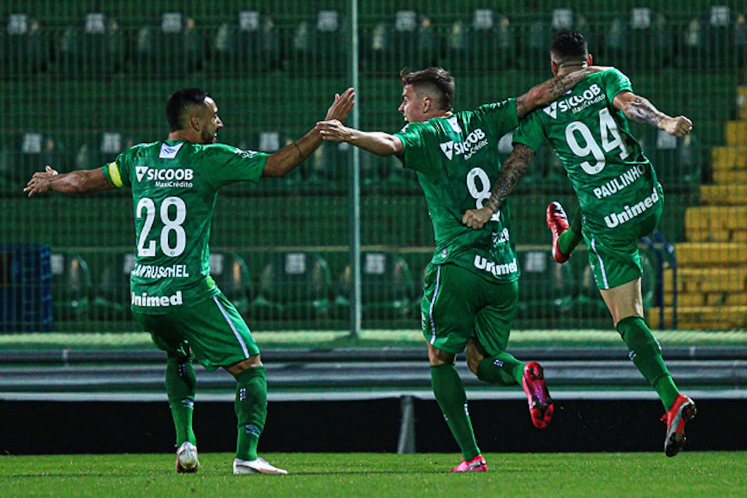 CATARINENSE: Chapecoense e Brusque abrem vantagem mínima nas semifinais