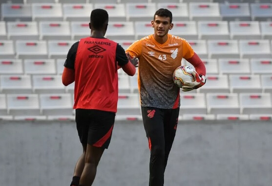 Guarani acerta empréstimo de goleiro do Brasileirão para a Série B