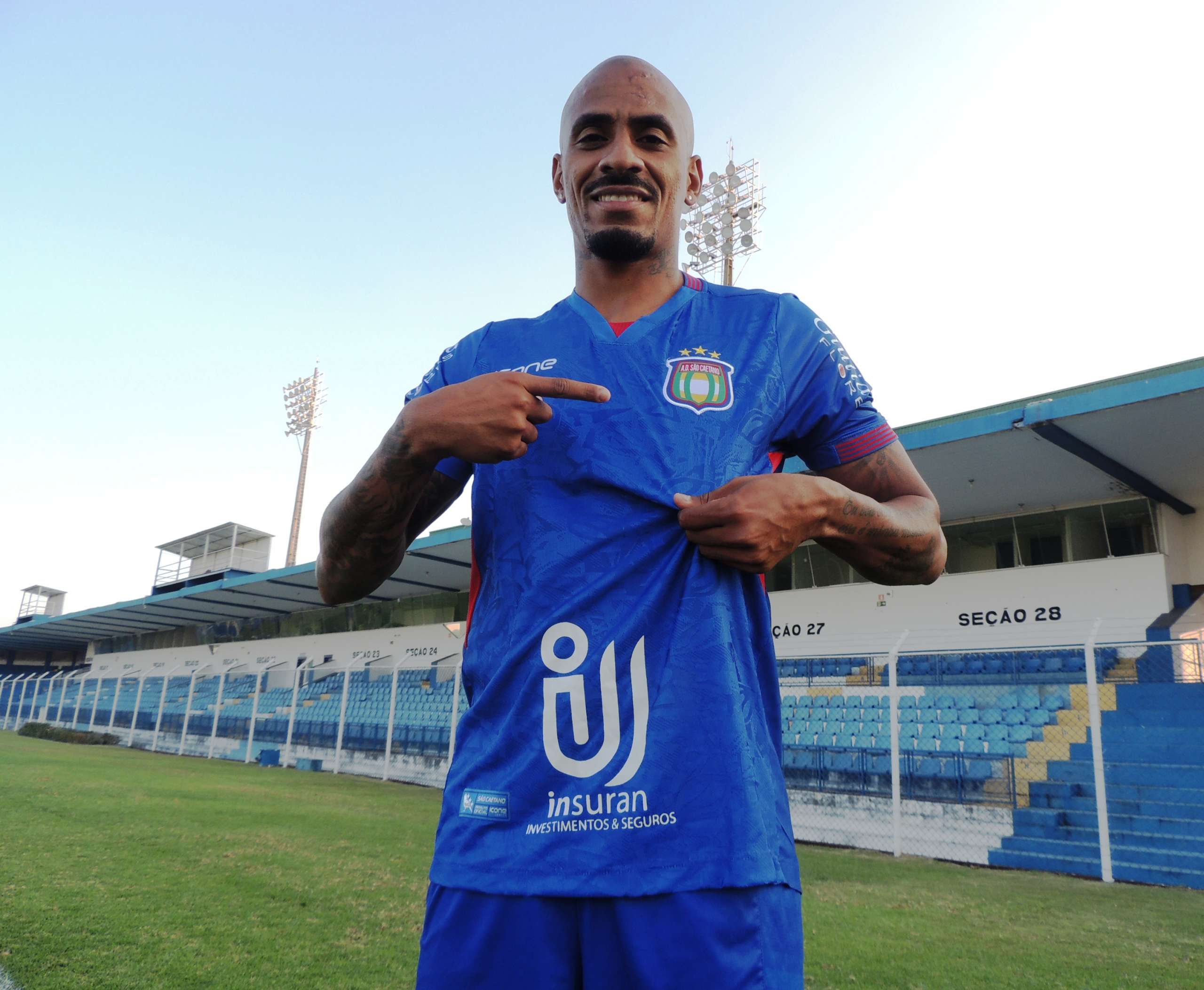 Focado em conquistar dois acessos, São Caetano anuncia volante ex-Oeste