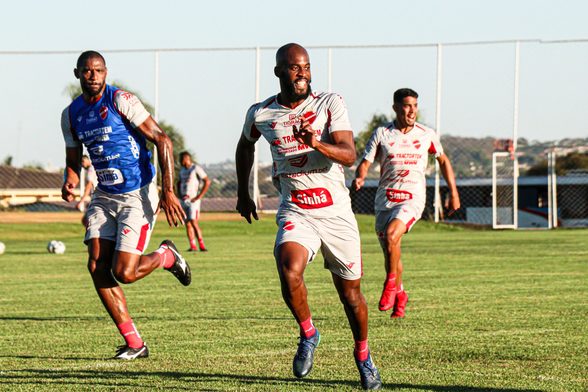 Série C: Apresentados, trio fala sobre briga saudável pela titularidade no Vila Nova
