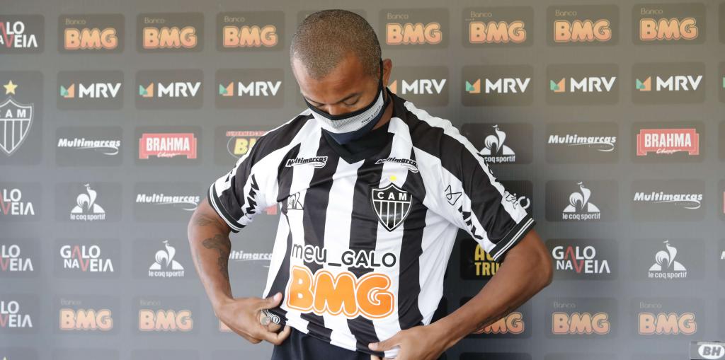 Mariano se apresenta e diz estar pronto para reforçar Atlético-MG contra América