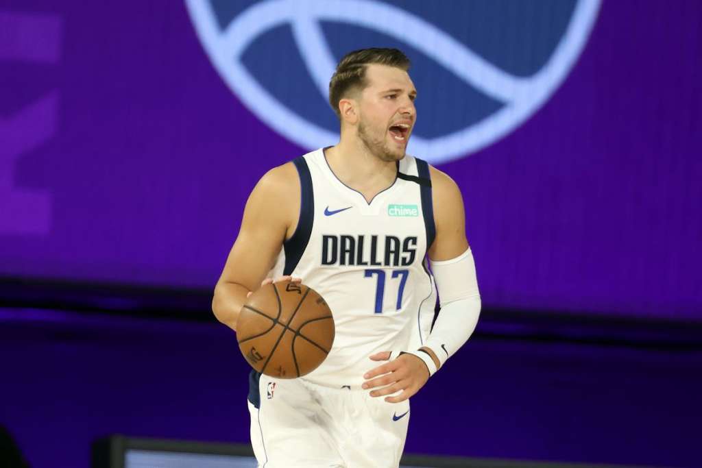 Luka Doncic tem atuação histórica em vitória do Dallas Mavericks na rodada da NBA