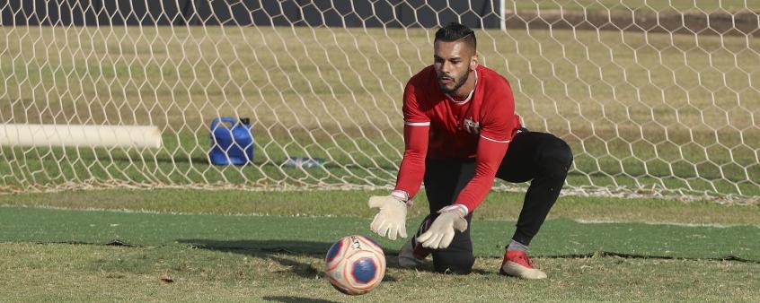 Goleiro do Botafogo fala em “parte de cima da tabela” e “três pontos” ante o Cruzeiro