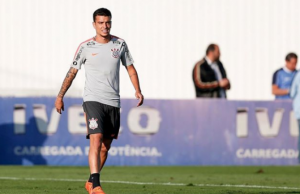 Candidato ao acesso do Paulista A2 negocia com meia ex-Corinthians e Guarani