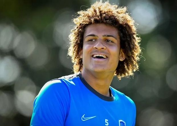 Vasco negocia com lateral que está na Bélgica, mas encaminha rescisão de xodó da torcida