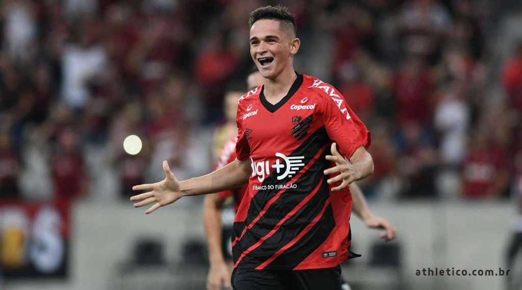 Khellven marcou o gol de empate do Athletico (Foto: Site Oficial Athletico)