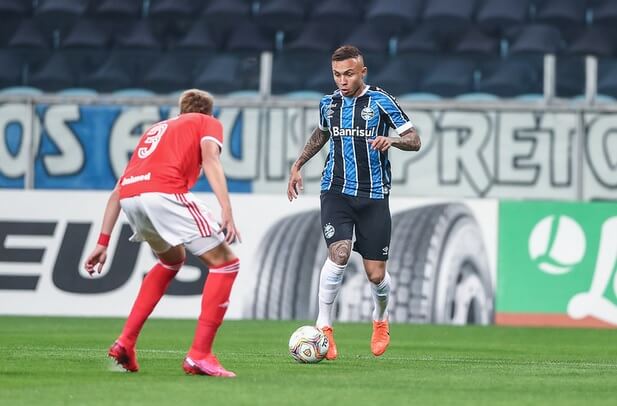 Em tom de despedida, Everton se emociona e confirma negociação com o Benfica