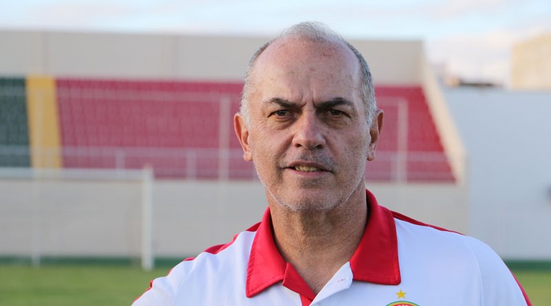 Baiano: Técnico da Juazeirense, Carlos Rabelo celebra vagas em Série D e Copa do Brasil