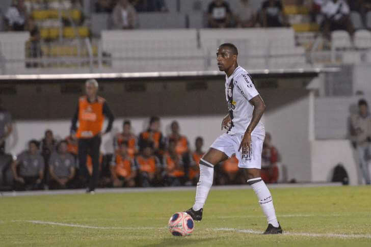 Série B: Botafogo dispensa ex-Goiás e acerta com lateral da Ponte Preta