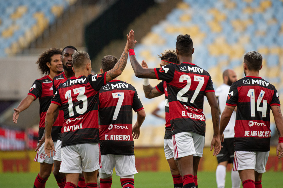 Badalado e sem Jesus, Flamengo mantém elenco para defender título no Brasileirão