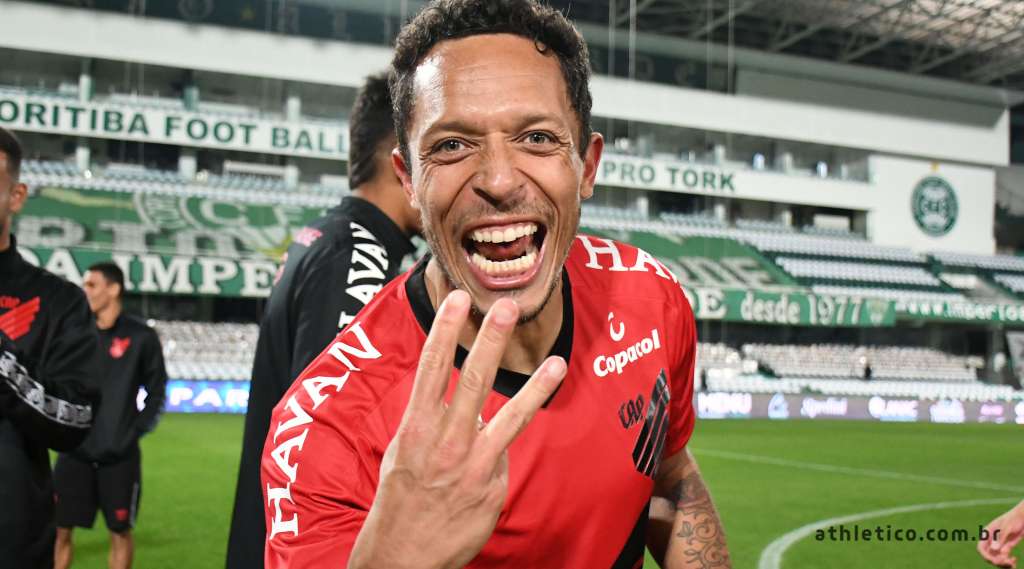 Athletico Paranaense e Adriano rescindem contrato