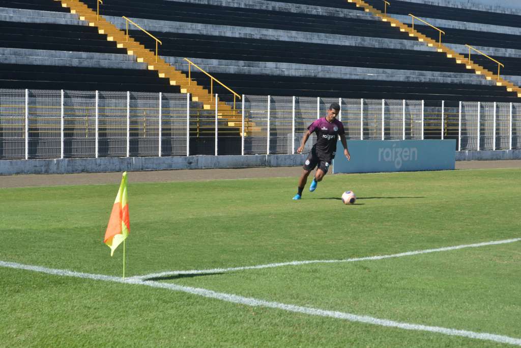 O lateral-direito David  é uma das novidades do XV de Piracicaba