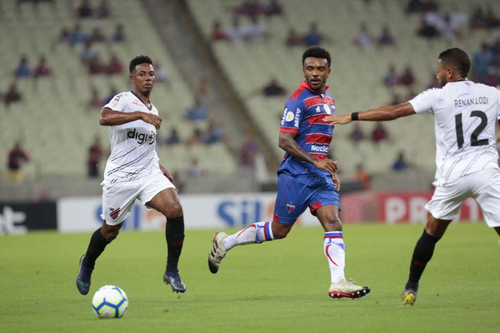 Athletico e Fortaleza se enfrentam neste sábado