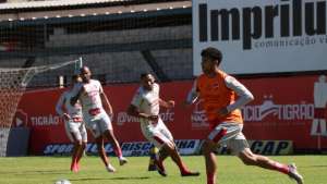 Série C: Presidente do Vila Nova revela caso de Covid no elenco e critica CBF