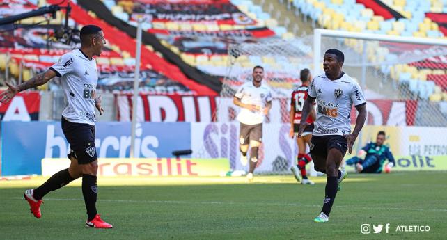 Arana cruzou no lance do gol