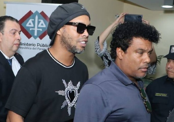 Data marcada! Justiça do Paraguai agenda julgamento de Ronaldinho para dia 24