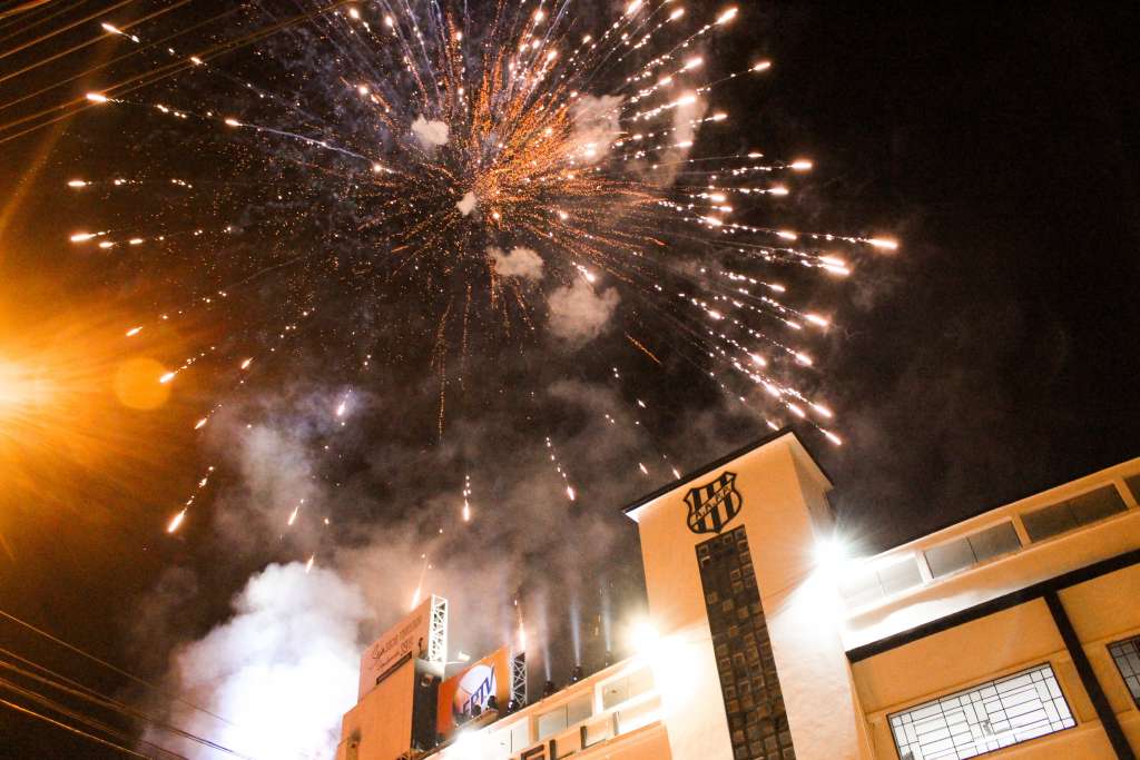 Portal FI traz as fotos da queima de fogos pelo aniversário da Ponte Preta 2 0002050482958 img