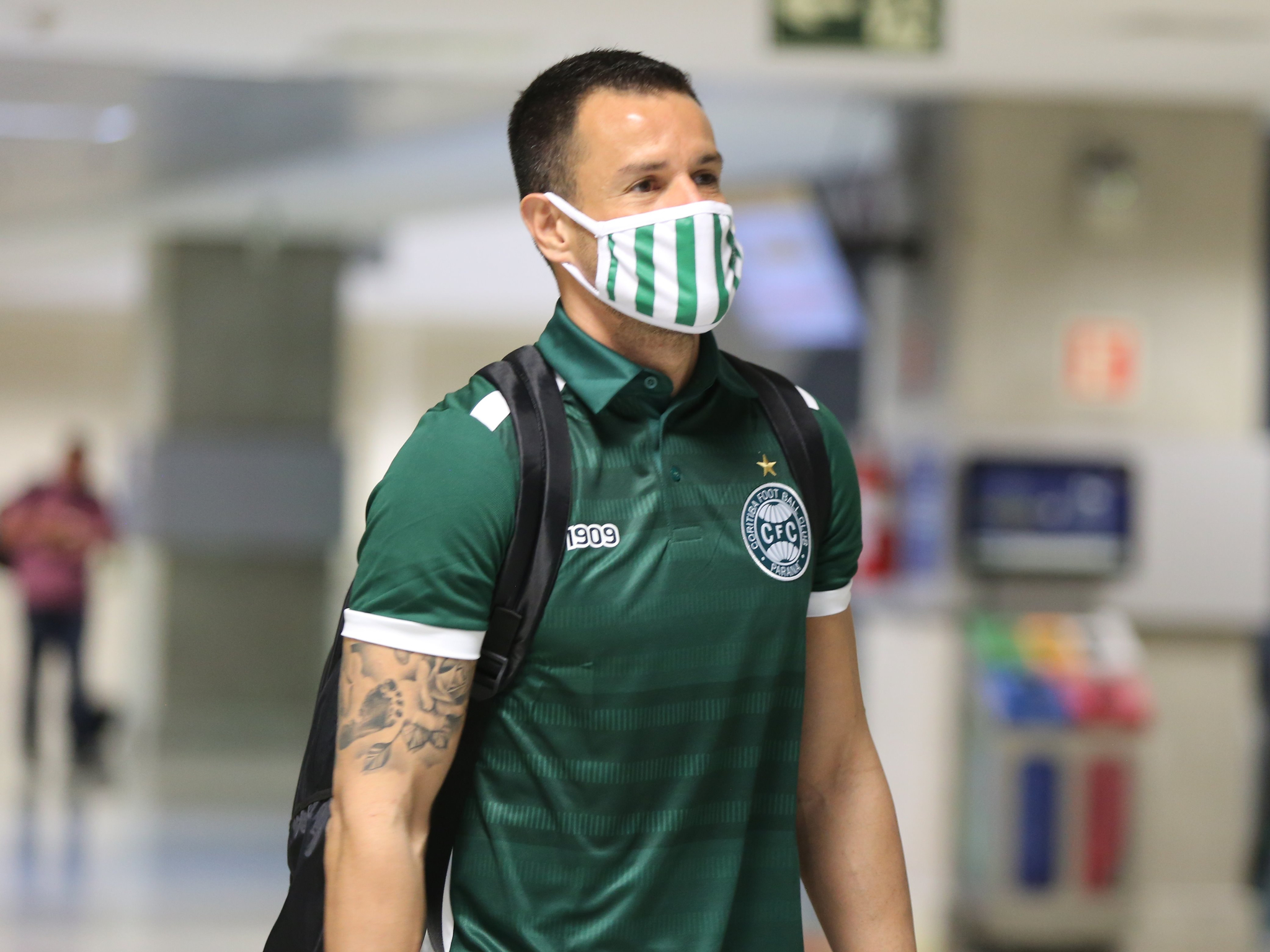 Sem dois titulares, Eduardo Barroca arma Coritiba na busca pela primeira vitória