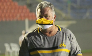 Série C: Técnico do Criciúma pede melhora após estreia: 'Terá que agredir mais'