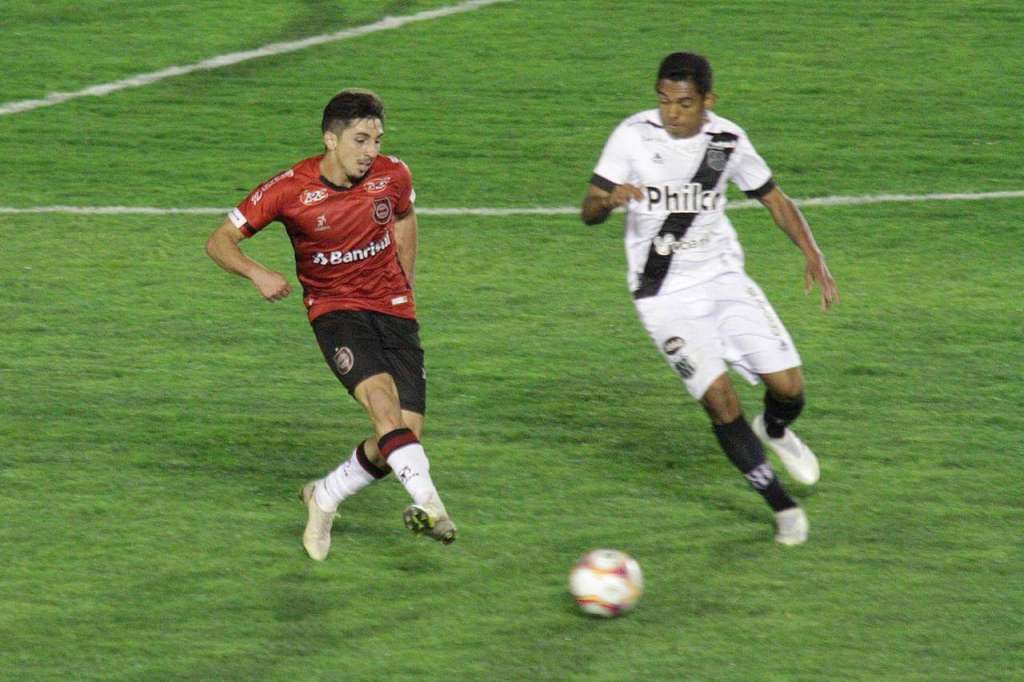 Jogo no Bento Freitas deixou a desejar (Foto: Carlos Insaurriaga/GEB)