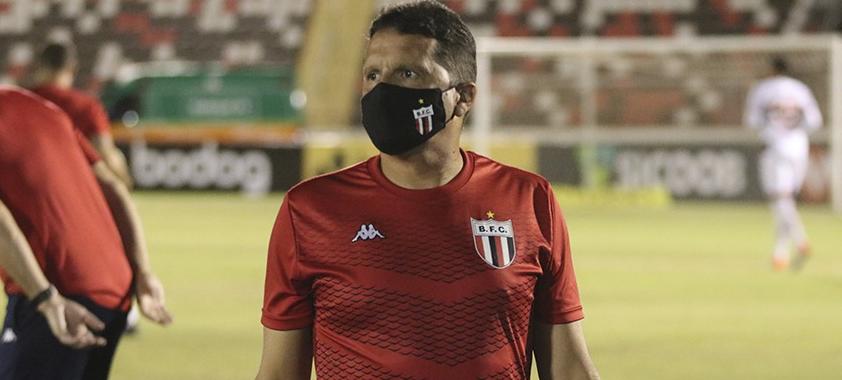 Após vitória na Série B, técnico solta que Botafogo “não tem vagabundo”