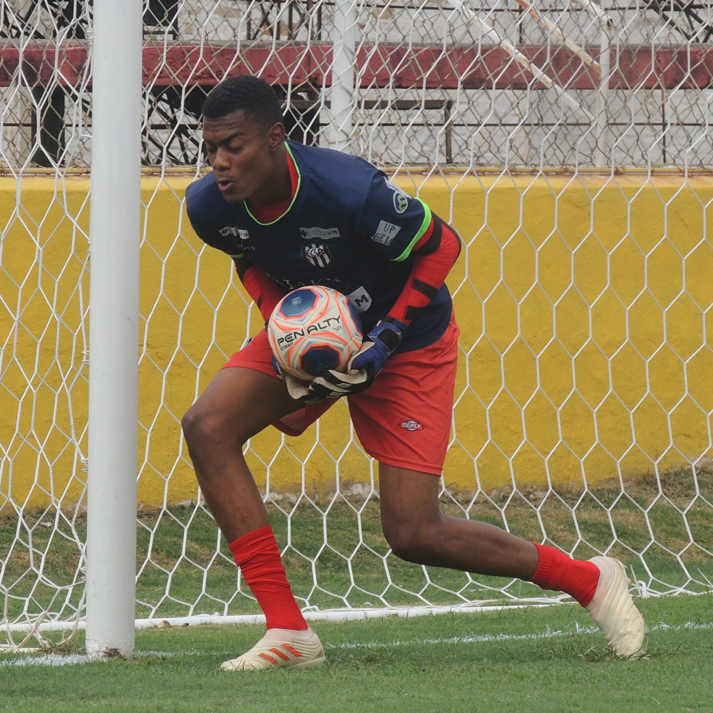 Paulista A3: Goleiro do EC São Bernardo revela amadurecimento durante paralisação