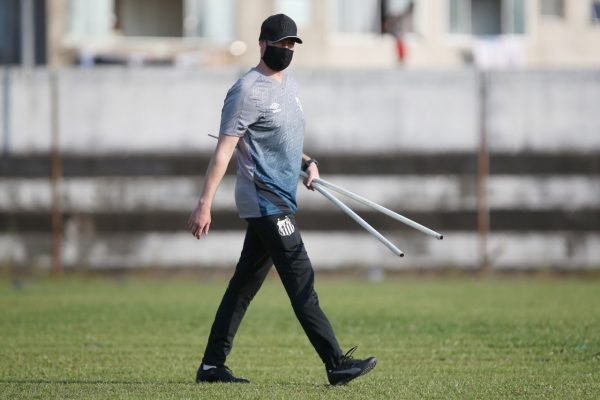 Feminino: Técnico do Santos vive ‘prévia’ da pandemia e supera câncer