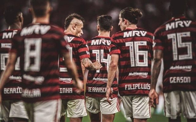 Flamengo pode perder lateral para ex-time de Rivaldo na Europa