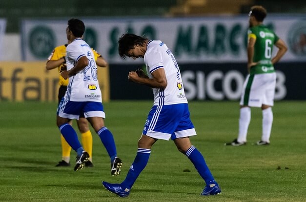Treinador líder da Série B arma Seleção FI no tradicional 4-4-2