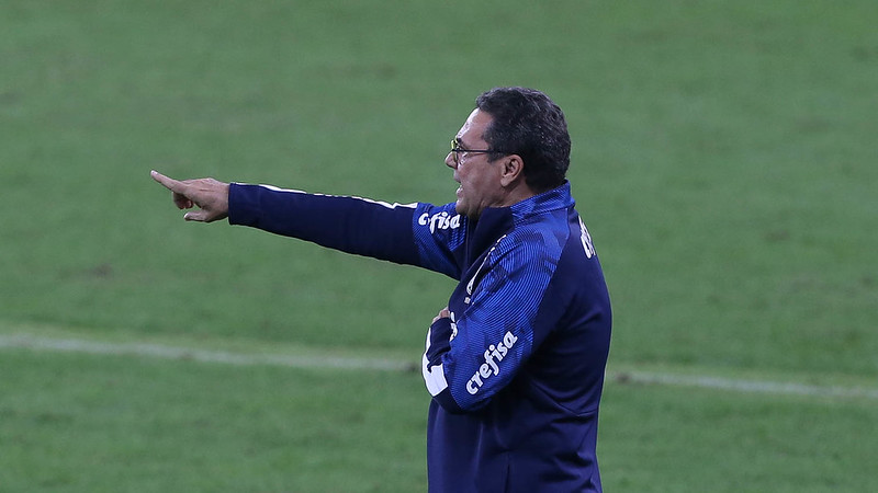 Luxemburgo elogia Luiz Adriano, mas critica falta de armação no Palmeiras