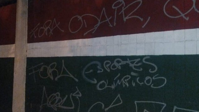 Após empate com Palmeiras, torcida picha sede do Flu: “Fora, Odair”