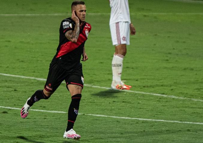 Autor de gol do Atlético-GO corneta Dome e Flamengo: “Estavam meio devagar”