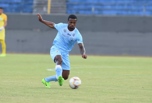 Série C: Londrina troca avião por ônibus com direito a treino ‘na estada’