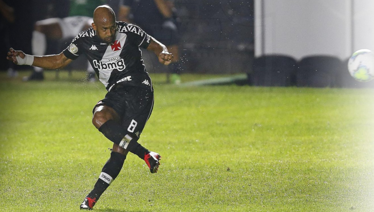 Fellipe Bastos estava com pé calibrado em São Januário