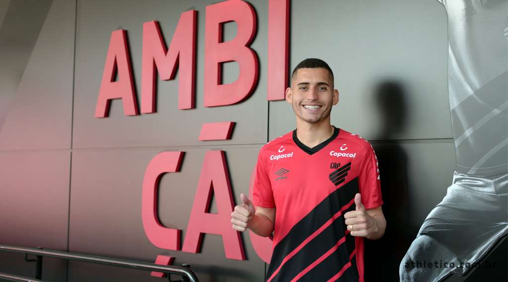 Ravanelli foi apresentado pelo Athletico