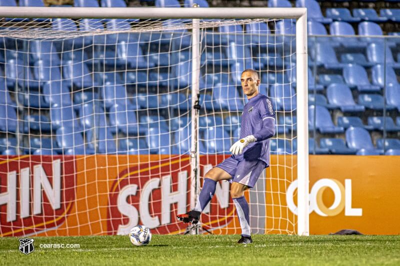 Goleiro do Ceará reclama das perguntas sobre sequência negativa. VEJA O VÍDEO!