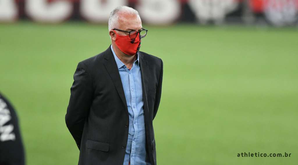 Dorival foi diagnosticado com covid